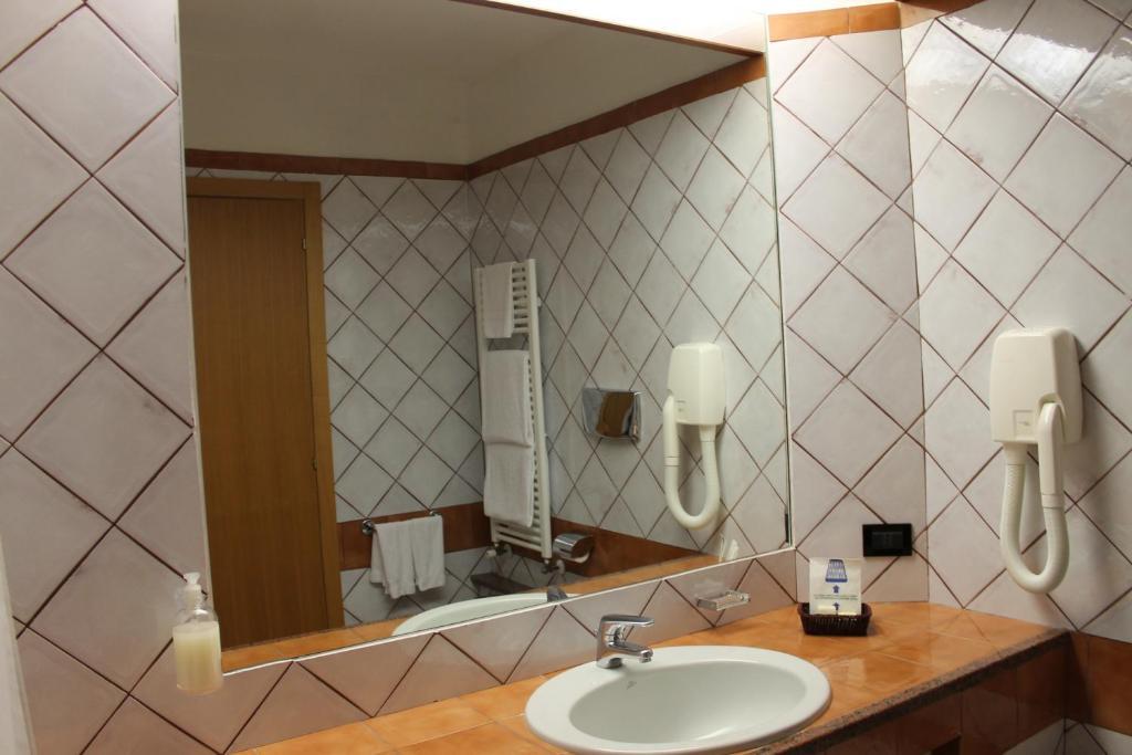 Hotel Grillo Assemini Δωμάτιο φωτογραφία